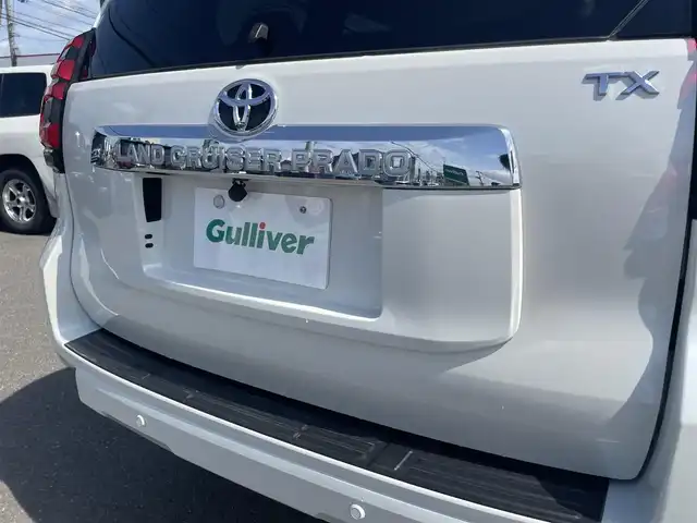 トヨタ ランドクルーザー プラド TX 山形県 2023(令5)年 1.9万km ホワイトパールクリスタルシャイン ディーゼル/４WD/セーフティセンス/ディスプレイオーディオ/　【CD DVD AUX USB BT】/バックカメラ/ドライブレコーダー/ETC/ステアリングスイッチ/レーダークルーズコントロール/革調シートカバー/横滑り防止装置/コーナーセンサー/LEDライト/フォグランプ/ウィンカーミラー/保証書、取説あり