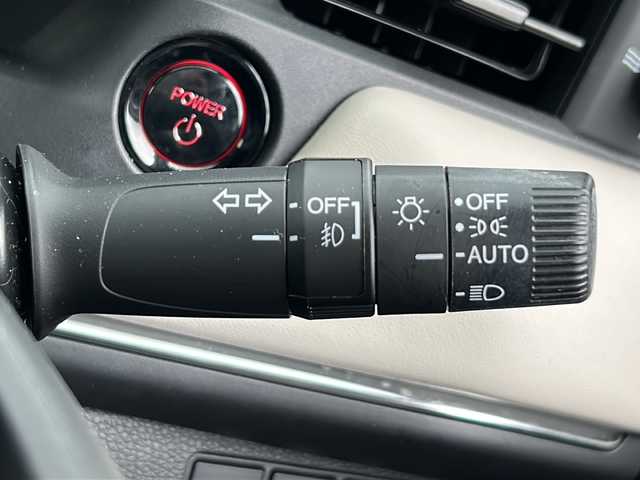ホンダ ヴェゼル ハイブリッド e:HEV PLaY 茨城県 2023(令5)年 2.1万km プレミアムサンライトホワイトパール ワンオーナー/フロントメッキグリル/ハイグレードスピーカーシステム/純正9インチナビ/(地デジTV・BT・USB・applecarplay)/パノラマルーフ/レーダークルーズコントロール/レーンアシスト/衝突軽減ブレーキ/コーナーセンサー/ハーフレザーシート/シートヒータ/アラウンドビューカメラ/ドライブレコーダー/ビルトインETC2.0/オートライト/LEDヘッドライト/純正18inアルミホイール/フロアマット/スマートキー/スペアキー/取扱説明書/保証書