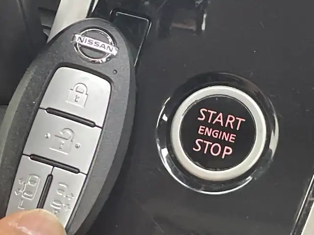 日産 セレナ ハイウェイスター G 群馬県 2016(平28)年 13.5万km マルーンレッド 2トーン 雹害　純正９型ナビ　純正１０型後席モニター　全周囲カメラ　衝突被害軽減ブレーキ　両側電動スライドドア　クルーズコントロール　パーキングアシスト　アイドリングストップ　スマートキー　ＬＥＤ　ＥＴＣ　禁煙