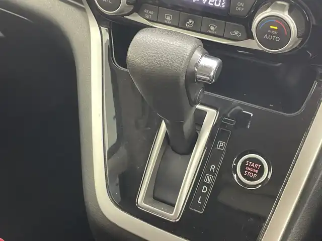 日産 セレナ ハイウェイスター G 群馬県 2016(平28)年 13.5万km マルーンレッド 2トーン 雹害　純正９型ナビ　純正１０型後席モニター　全周囲カメラ　衝突被害軽減ブレーキ　両側電動スライドドア　クルーズコントロール　パーキングアシスト　アイドリングストップ　スマートキー　ＬＥＤ　ＥＴＣ　禁煙