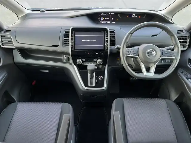 日産 セレナ ハイウェイスター Vセレクション 岡山県 2017(平29)年 8.7万km ダイヤモンドブラック 登録時走行距離87688Km/純正９インチナビ/フルセグTV（AM.FM.CD.DVD.BT.TV）/純正フリップダウンモニター/アラウンドビューモニター/パーキングアシスト/ビルトインETC/純正ドライブレコーダー/両側パワースライドドア/ハンドフリーオートスライドドア/エマージェンシーブレーキ/横滑り防止装置/クルーズコントロール/I-STOP/インテリジェントキー/LEDヘッドライト/オートライト/横南防止装置/純正15インチAW