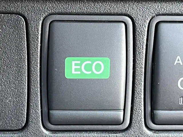 日産 セレナ ハイウェイスター Vセレクション 岡山県 2017(平29)年 8.7万km ダイヤモンドブラック 登録時走行距離87688Km/純正９インチナビ/フルセグTV（AM.FM.CD.DVD.BT.TV）/純正フリップダウンモニター/アラウンドビューモニター/パーキングアシスト/ビルトインETC/純正ドライブレコーダー/両側パワースライドドア/ハンドフリーオートスライドドア/エマージェンシーブレーキ/横滑り防止装置/クルーズコントロール/I-STOP/インテリジェントキー/LEDヘッドライト/オートライト/横南防止装置/純正15インチAW