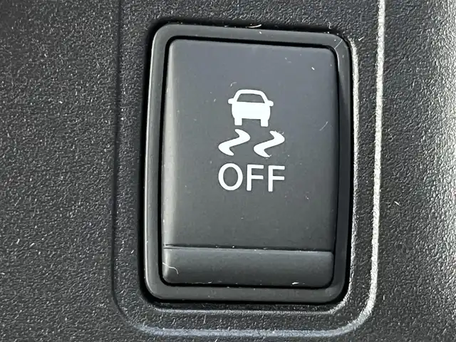 日産 セレナ ハイウェイスター Vセレクション 岡山県 2017(平29)年 8.7万km ダイヤモンドブラック 登録時走行距離87688Km/純正９インチナビ/フルセグTV（AM.FM.CD.DVD.BT.TV）/純正フリップダウンモニター/アラウンドビューモニター/パーキングアシスト/ビルトインETC/純正ドライブレコーダー/両側パワースライドドア/ハンドフリーオートスライドドア/エマージェンシーブレーキ/横滑り防止装置/クルーズコントロール/I-STOP/インテリジェントキー/LEDヘッドライト/オートライト/横南防止装置/純正15インチAW