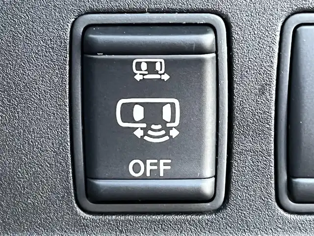 日産 セレナ ハイウェイスター Vセレクション 岡山県 2017(平29)年 8.7万km ダイヤモンドブラック 登録時走行距離87688Km/純正９インチナビ/フルセグTV（AM.FM.CD.DVD.BT.TV）/純正フリップダウンモニター/アラウンドビューモニター/パーキングアシスト/ビルトインETC/純正ドライブレコーダー/両側パワースライドドア/ハンドフリーオートスライドドア/エマージェンシーブレーキ/横滑り防止装置/クルーズコントロール/I-STOP/インテリジェントキー/LEDヘッドライト/オートライト/横南防止装置/純正15インチAW