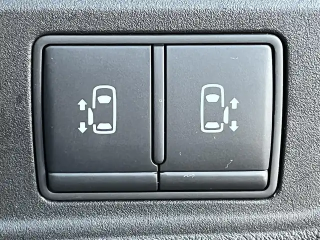 日産 セレナ ハイウェイスター Vセレクション 岡山県 2017(平29)年 8.7万km ダイヤモンドブラック 登録時走行距離87688Km/純正９インチナビ/フルセグTV（AM.FM.CD.DVD.BT.TV）/純正フリップダウンモニター/アラウンドビューモニター/パーキングアシスト/ビルトインETC/純正ドライブレコーダー/両側パワースライドドア/ハンドフリーオートスライドドア/エマージェンシーブレーキ/横滑り防止装置/クルーズコントロール/I-STOP/インテリジェントキー/LEDヘッドライト/オートライト/横南防止装置/純正15インチAW