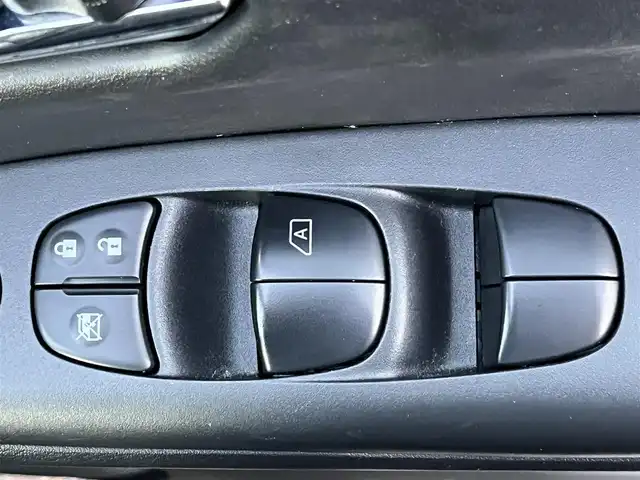 日産 セレナ ハイウェイスター Vセレクション 岡山県 2017(平29)年 8.7万km ダイヤモンドブラック 登録時走行距離87688Km/純正９インチナビ/フルセグTV（AM.FM.CD.DVD.BT.TV）/純正フリップダウンモニター/アラウンドビューモニター/パーキングアシスト/ビルトインETC/純正ドライブレコーダー/両側パワースライドドア/ハンドフリーオートスライドドア/エマージェンシーブレーキ/横滑り防止装置/クルーズコントロール/I-STOP/インテリジェントキー/LEDヘッドライト/オートライト/横南防止装置/純正15インチAW