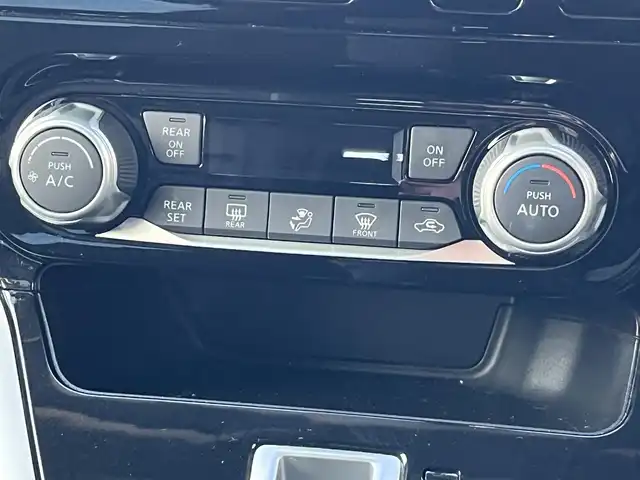 日産 セレナ ハイウェイスター Vセレクション 岡山県 2017(平29)年 8.7万km ダイヤモンドブラック 登録時走行距離87688Km/純正９インチナビ/フルセグTV（AM.FM.CD.DVD.BT.TV）/純正フリップダウンモニター/アラウンドビューモニター/パーキングアシスト/ビルトインETC/純正ドライブレコーダー/両側パワースライドドア/ハンドフリーオートスライドドア/エマージェンシーブレーキ/横滑り防止装置/クルーズコントロール/I-STOP/インテリジェントキー/LEDヘッドライト/オートライト/横南防止装置/純正15インチAW