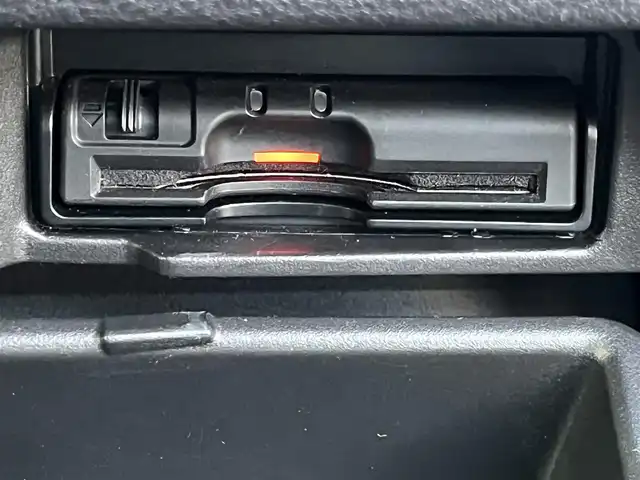 日産 セレナ ハイウェイスター Vセレクション 岡山県 2017(平29)年 8.7万km ダイヤモンドブラック 登録時走行距離87688Km/純正９インチナビ/フルセグTV（AM.FM.CD.DVD.BT.TV）/純正フリップダウンモニター/アラウンドビューモニター/パーキングアシスト/ビルトインETC/純正ドライブレコーダー/両側パワースライドドア/ハンドフリーオートスライドドア/エマージェンシーブレーキ/横滑り防止装置/クルーズコントロール/I-STOP/インテリジェントキー/LEDヘッドライト/オートライト/横南防止装置/純正15インチAW