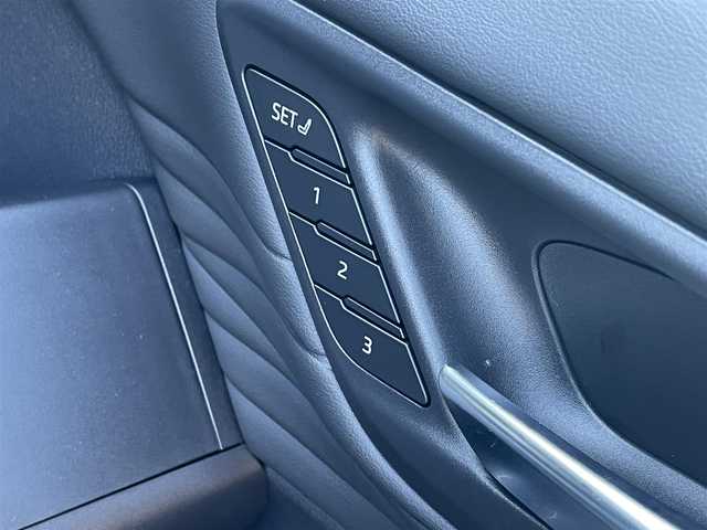 トヨタ アルファード Z 東京都 2024(令6)年 0.1千km ゴールド ワンオーナー/寒冷地仕様車/Toyota Safty Sense/・PCS(プリクラッシュセーフティ)/・LDA(レーンディパーチャーアラート)/・BSM(ブラインドスポットモニター)/・レーダークルーズコントロール/・オートマチックハイビーム/・RCTA(リヤクロストラフィックアラート)/安全装備/・アドバンストパーク/・パーキングサポートブレーキ/・アドバンスドライブ/・HUD(ヘッドアップディスプレイ)/左右独立ムーンルーフ/純正ナビ/ (FM/AM/BT/フルセグTV)/車外カメラ/ (バック/全方位)/ビルトインETC/デジタルインナーミラー/ウッドコンビステアリング/静電式ステアリングスイッチ/レザーシート/パワーシート/ (運転席/助手席/二列目席)/メモリーシート/ (運転席)/シートヒーター/ (運転席/助手席/二列目席)/エアーシート/ (運転席/助手席/二列目席)/キャプテンシート/オットマン/両側パワースライドドア/パワーバックドア/プッシュスタート/スマートキー/スペアキー/純正18インチAW/純正LEDヘッドライト/シーケンシャルウインカー
