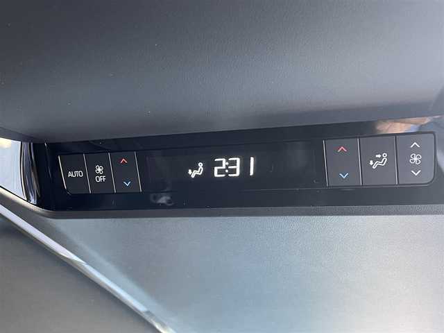 トヨタ アルファード Z 東京都 2024(令6)年 0.1千km ゴールド ワンオーナー/寒冷地仕様車/Toyota Safty Sense/・PCS(プリクラッシュセーフティ)/・LDA(レーンディパーチャーアラート)/・BSM(ブラインドスポットモニター)/・レーダークルーズコントロール/・オートマチックハイビーム/・RCTA(リヤクロストラフィックアラート)/安全装備/・アドバンストパーク/・パーキングサポートブレーキ/・アドバンスドライブ/・HUD(ヘッドアップディスプレイ)/左右独立ムーンルーフ/純正ナビ/ (FM/AM/BT/フルセグTV)/車外カメラ/ (バック/全方位)/ビルトインETC/デジタルインナーミラー/ウッドコンビステアリング/静電式ステアリングスイッチ/レザーシート/パワーシート/ (運転席/助手席/二列目席)/メモリーシート/ (運転席)/シートヒーター/ (運転席/助手席/二列目席)/エアーシート/ (運転席/助手席/二列目席)/キャプテンシート/オットマン/両側パワースライドドア/パワーバックドア/プッシュスタート/スマートキー/スペアキー/純正18インチAW/純正LEDヘッドライト/シーケンシャルウインカー