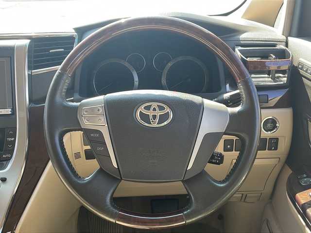 トヨタ アルファード 240G 岩手県 2012(平24)年 9.6万km ブラック 4WD/純正HDDナビ（CD/DVD//SD/ラジオ/Bluetooth）/純正フリップダウンモニター/フルセグテレビ /バックカメラ/両側パワースライドドア/パワーバックドア/クルーズコントロール/ビルトインETC/前席パワーシート/助手席/2列目オットマン/ステアリングスイッチ/スマートキー/プッシュスタート/コーナーセンサー/横滑り防止機能/HIDヘッドライト/オートライト/フォグランプ/電動格納ミラー/ウィンカーミラー/ドアバイザー/取説＆保証書