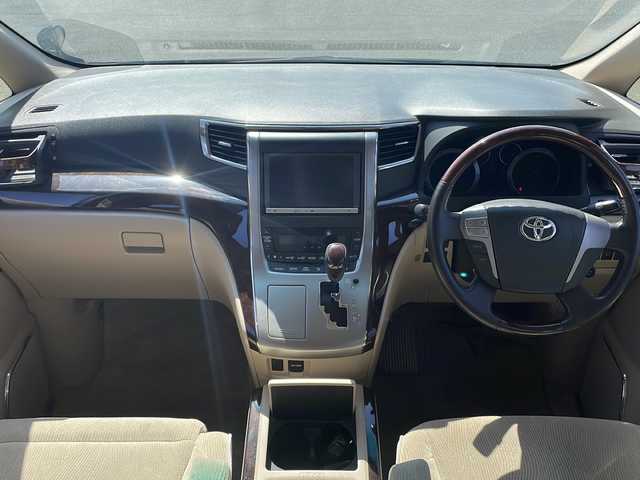 トヨタ アルファード 240G 岩手県 2012(平24)年 9.6万km ブラック 4WD/純正HDDナビ（CD/DVD//SD/ラジオ/Bluetooth）/純正フリップダウンモニター/フルセグテレビ /バックカメラ/両側パワースライドドア/パワーバックドア/クルーズコントロール/ビルトインETC/前席パワーシート/助手席/2列目オットマン/ステアリングスイッチ/スマートキー/プッシュスタート/コーナーセンサー/横滑り防止機能/HIDヘッドライト/オートライト/フォグランプ/電動格納ミラー/ウィンカーミラー/ドアバイザー/取説＆保証書