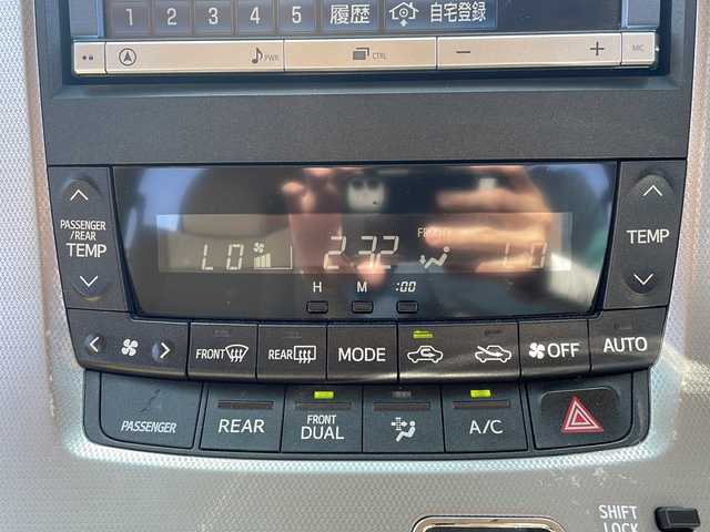 トヨタ アルファード 240G 岩手県 2012(平24)年 9.6万km ブラック 4WD/純正HDDナビ（CD/DVD//SD/ラジオ/Bluetooth）/純正フリップダウンモニター/フルセグテレビ /バックカメラ/両側パワースライドドア/パワーバックドア/クルーズコントロール/ビルトインETC/前席パワーシート/助手席/2列目オットマン/ステアリングスイッチ/スマートキー/プッシュスタート/コーナーセンサー/横滑り防止機能/HIDヘッドライト/オートライト/フォグランプ/電動格納ミラー/ウィンカーミラー/ドアバイザー/取説＆保証書
