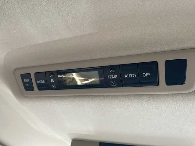 トヨタ アルファード 240G 岩手県 2012(平24)年 9.6万km ブラック 4WD/純正HDDナビ（CD/DVD//SD/ラジオ/Bluetooth）/純正フリップダウンモニター/フルセグテレビ /バックカメラ/両側パワースライドドア/パワーバックドア/クルーズコントロール/ビルトインETC/前席パワーシート/助手席/2列目オットマン/ステアリングスイッチ/スマートキー/プッシュスタート/コーナーセンサー/横滑り防止機能/HIDヘッドライト/オートライト/フォグランプ/電動格納ミラー/ウィンカーミラー/ドアバイザー/取説＆保証書