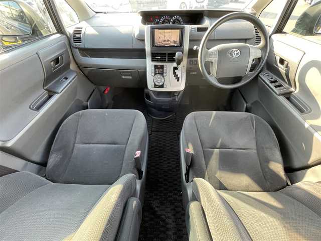 トヨタ ノア X スマートエディション 愛知県 2009(平21)年 13.3万km グレーメタリック HDDナビ/（AM/FM/CD/DVD)/フルセグTV/社外後席モニター/ETC/ドライブレコーダー/プッシュスタート/両側パワースライドドア/スマートキー/ドアバイザー/フロアマット
