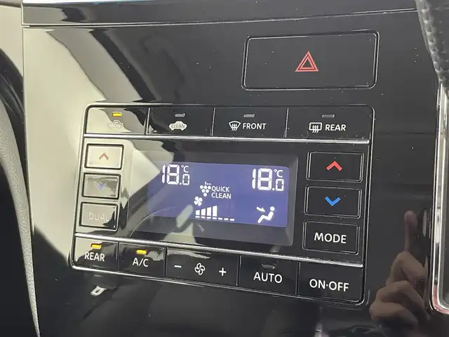 日産 エルグランド 250ハイウェイスターS 富山県 2021(令3)年 4.1万km メテオフレークブラックパール 純正１０インチナビ/（CD/DVD/AM/FM/フルセグテレビ/Bluetooth）/バックカメラ/全方位カメラ/純正フリップダウンモニター/レーダークルーズコントロール/パワーバックドア/両側パワースライドドア/純正ドライブレコーダー/コーナーセンサー/ＥＴＣ/オットマン/衝突被害軽減システム/横滑り防止システム/USB端子/純正アルミホイール/純正フロアマット/純正ドアバイザー/スマートキー×2