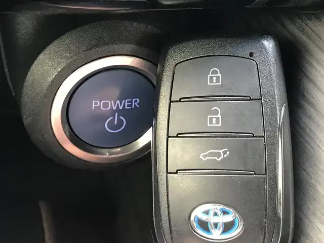 トヨタ ハリアー ハイブリッド Z 富山県 2021(令3)年 6.8万km センシュアルレッドマイカ 4WD/純正ナビ/フルセグTV/Bluetooth/全周囲カメラ/デジタルインナーミラー/プリクラッシュセーフティ/コーナーセンサー/レーンキープアシスト/ブラインドスポットモニター/レーダークルーズコントロール/ハーフレザーシート/パワーシート/電動リアゲート/プッシュスタート/スマートキー/ETC2.0