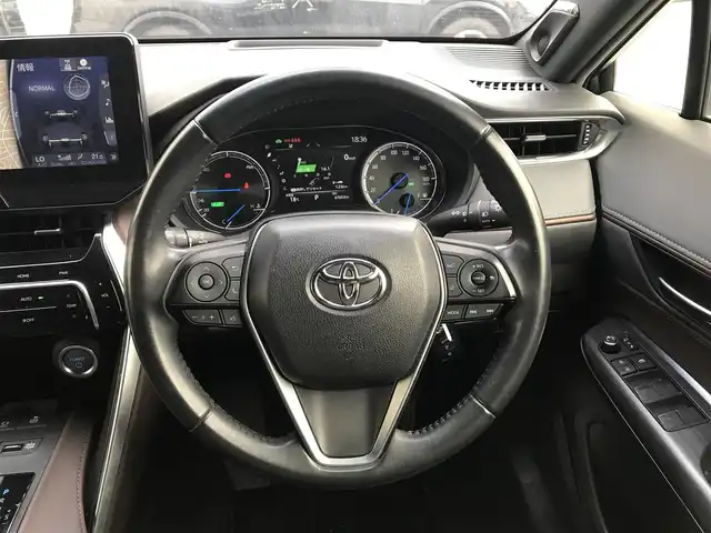 トヨタ ハリアー ハイブリッド Z 富山県 2021(令3)年 6.8万km センシュアルレッドマイカ 4WD/純正ナビ/フルセグTV/Bluetooth/全周囲カメラ/デジタルインナーミラー/プリクラッシュセーフティ/コーナーセンサー/レーンキープアシスト/ブラインドスポットモニター/レーダークルーズコントロール/ハーフレザーシート/パワーシート/電動リアゲート/プッシュスタート/スマートキー/ETC2.0