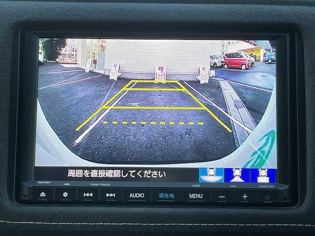 ホンダ ヴェゼル ハイブリッド RS ホンダセンシング 静岡県 2020(令2)年 2.4万km プラチナホワイトパール ●純正ナビ/(フルセグ/CD/DVD/Bluetooth/iPod)/(ギャザズ/VXM-205VFEi)/●ハーフレザーシート/●前席パワーシート/(運転席シートメモリ付き)/●前席シートヒーター/●バックカメラ/●アダプティブクルーズコントロール/●衝突軽減ブレーキ/●レーンキープアシスト/●電動パーキングブレーキ/●オートブレーキホールド/●LEDヘッドライト＆フォグランプ/●オートライト/●革巻きステアリング/●ステアリングスイッチ/●ETC/●電動格納ウィンカーミラー/●パドルシフト/●ドアバイザー/●スマートキー/●プッシュスタート/●純正フロアマット/●純正18インチアルミホイール/●ダブル＋サイド＋カーテンSRS＋ABS