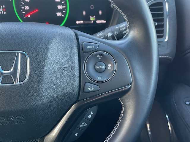 ホンダ ヴェゼル ハイブリッド RS ホンダセンシング 静岡県 2020(令2)年 2.4万km プラチナホワイトパール ●純正ナビ/(フルセグ/CD/DVD/Bluetooth/iPod)/(ギャザズ/VXM-205VFEi)/●ハーフレザーシート/●前席パワーシート/(運転席シートメモリ付き)/●前席シートヒーター/●バックカメラ/●アダプティブクルーズコントロール/●衝突軽減ブレーキ/●レーンキープアシスト/●電動パーキングブレーキ/●オートブレーキホールド/●LEDヘッドライト＆フォグランプ/●オートライト/●革巻きステアリング/●ステアリングスイッチ/●ETC/●電動格納ウィンカーミラー/●パドルシフト/●ドアバイザー/●スマートキー/●プッシュスタート/●純正フロアマット/●純正18インチアルミホイール/●ダブル＋サイド＋カーテンSRS＋ABS