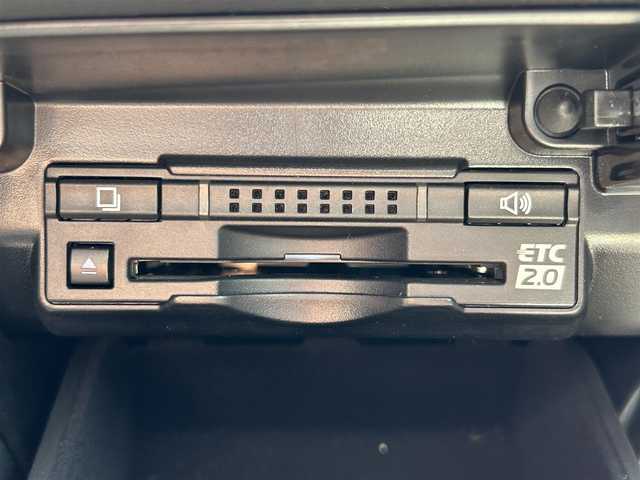 レクサス ＧＳ 300h バージョンL 愛媛県 2015(平27)年 3.2万km ソニッククォーツ 禁煙車/登録時走行距離31670km/純正ナビ/CD/DVD/TV/Bluetooth/SD REC/バックカメラ/ビルトインETC2.0/衝突警報装置/横滑り防止装置/レーンキープサポート/ブラインドスポットモニター/追従クルーズコントロール/サンルーフ/本革シート/前席パワーシート/前席シートベンチレーション/前席シートヒーター/本革ステアリング/ステアリングヒーター/ロールサンシェード/MTモード付AT/パドルシフト/オートライト/オートマチックハイビーム/LEDヘッドライト/LEDフォグランプ/スマートキー