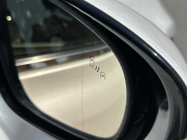 レクサス ＧＳ 300h バージョンL 愛媛県 2015(平27)年 3.2万km ソニッククォーツ 禁煙車/登録時走行距離31670km/純正ナビ/CD/DVD/TV/Bluetooth/SD REC/バックカメラ/ビルトインETC2.0/衝突警報装置/横滑り防止装置/レーンキープサポート/ブラインドスポットモニター/追従クルーズコントロール/サンルーフ/本革シート/前席パワーシート/前席シートベンチレーション/前席シートヒーター/本革ステアリング/ステアリングヒーター/ロールサンシェード/MTモード付AT/パドルシフト/オートライト/オートマチックハイビーム/LEDヘッドライト/LEDフォグランプ/スマートキー
