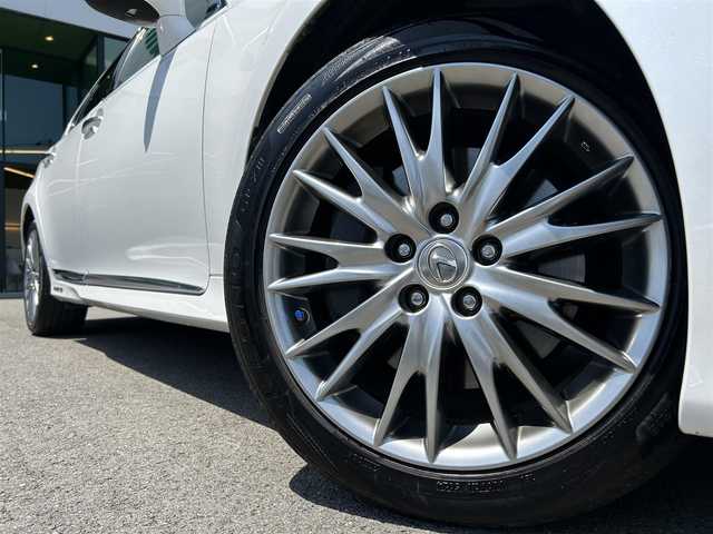 レクサス ＧＳ 300h バージョンL 愛媛県 2015(平27)年 3.2万km ソニッククォーツ 禁煙車/登録時走行距離31670km/純正ナビ/CD/DVD/TV/Bluetooth/SD REC/バックカメラ/ビルトインETC2.0/衝突警報装置/横滑り防止装置/レーンキープサポート/ブラインドスポットモニター/追従クルーズコントロール/サンルーフ/本革シート/前席パワーシート/前席シートベンチレーション/前席シートヒーター/本革ステアリング/ステアリングヒーター/ロールサンシェード/MTモード付AT/パドルシフト/オートライト/オートマチックハイビーム/LEDヘッドライト/LEDフォグランプ/スマートキー