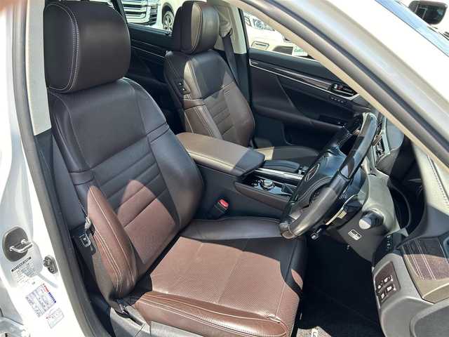 レクサス ＧＳ 300h バージョンL 兵庫県 2015(平27)年 3.2万km ソニッククォーツ 純正ナビ/CD/DVD/TV/Bluetooth/USB/AUX/バックカメラ/ビルトインETC2.0/プリクラッシュセーフティ/レーンキープアシスト/オートマチックハイビーム/OPブラインドスポットモニター/レーダークルーズコントロール/OPサンルーフ/OPパワートランクリッド/本革シート/前席パワーシート/前席シートベンチレーション/前席シートヒーター/本革ステアリング/ステアリングヒーター/電動リヤサンシェード/MTモード付AT/パドルシフト/オートライト/LEDヘッドライト/LEDフォグランプ/スマートキー