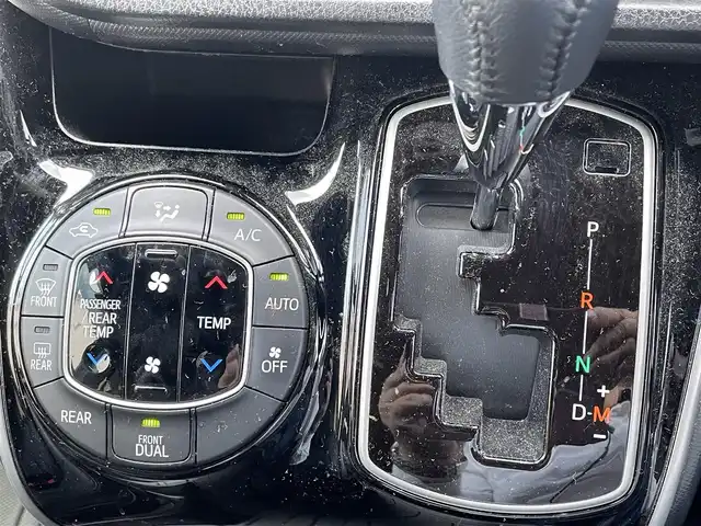 トヨタ ヴォクシー ZS 煌Ⅱ 熊本県 2020(令2)年 2.3万km ブラック ・スマートキー/・プッシュスタート/・プリクラッシュセーフティ/・レーンデパーチャーアラート/・パーキングサポートブレーキ/・コーナーセンサー/・オートマチックハイビーム/・先行車発進告知/・クルーズコントロール/・社外11インチメモリナビ/　【BVD・Bluetooth・USB・SD・HDMI・MSV】/・フルセグTV/・12.8インチフリップダウンモニター(PXH12X-R)/・バックカメラ/・ETC/・ドライブレコーダー(前後録画)/・両側パワースライドドア/・革調シートカバー/・LEDヘッドランプ/・フォグランプ/・純正マット/・純正バイザー/・保証書/取説