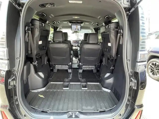 トヨタ ヴォクシー ZS 煌Ⅱ 熊本県 2020(令2)年 2.3万km ブラック ・スマートキー/・プッシュスタート/・プリクラッシュセーフティ/・レーンデパーチャーアラート/・パーキングサポートブレーキ/・コーナーセンサー/・オートマチックハイビーム/・先行車発進告知/・クルーズコントロール/・社外11インチメモリナビ/　【BVD・Bluetooth・USB・SD・HDMI・MSV】/・フルセグTV/・12.8インチフリップダウンモニター(PXH12X-R)/・バックカメラ/・ETC/・ドライブレコーダー(前後録画)/・両側パワースライドドア/・革調シートカバー/・LEDヘッドランプ/・フォグランプ/・純正マット/・純正バイザー/・保証書/取説