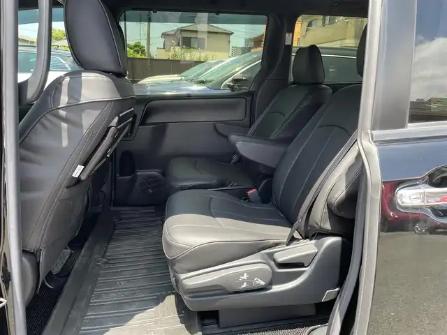 トヨタ ヴォクシー ZS 煌Ⅱ 熊本県 2020(令2)年 2.3万km ブラック ・スマートキー/・プッシュスタート/・プリクラッシュセーフティ/・レーンデパーチャーアラート/・パーキングサポートブレーキ/・コーナーセンサー/・オートマチックハイビーム/・先行車発進告知/・クルーズコントロール/・社外11インチメモリナビ/　【BVD・Bluetooth・USB・SD・HDMI・MSV】/・フルセグTV/・12.8インチフリップダウンモニター(PXH12X-R)/・バックカメラ/・ETC/・ドライブレコーダー(前後録画)/・両側パワースライドドア/・革調シートカバー/・LEDヘッドランプ/・フォグランプ/・純正マット/・純正バイザー/・保証書/取説