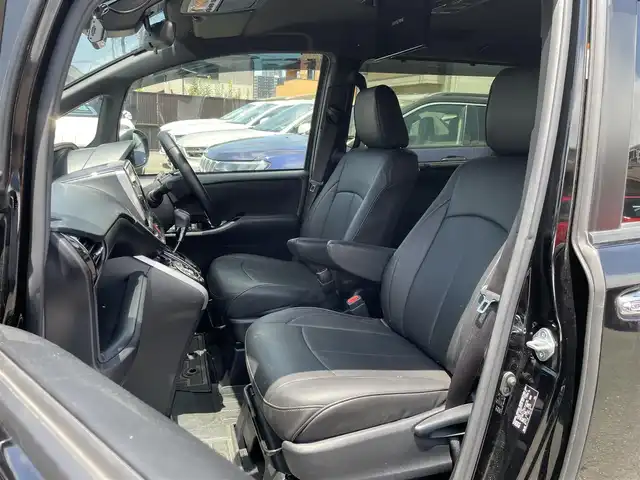 トヨタ ヴォクシー ZS 煌Ⅱ 熊本県 2020(令2)年 2.3万km ブラック ・スマートキー/・プッシュスタート/・プリクラッシュセーフティ/・レーンデパーチャーアラート/・パーキングサポートブレーキ/・コーナーセンサー/・オートマチックハイビーム/・先行車発進告知/・クルーズコントロール/・社外11インチメモリナビ/　【BVD・Bluetooth・USB・SD・HDMI・MSV】/・フルセグTV/・12.8インチフリップダウンモニター(PXH12X-R)/・バックカメラ/・ETC/・ドライブレコーダー(前後録画)/・両側パワースライドドア/・革調シートカバー/・LEDヘッドランプ/・フォグランプ/・純正マット/・純正バイザー/・保証書/取説
