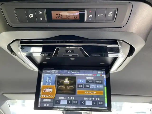 トヨタ ヴォクシー ZS 煌Ⅱ 熊本県 2020(令2)年 2.3万km ブラック ・スマートキー/・プッシュスタート/・プリクラッシュセーフティ/・レーンデパーチャーアラート/・パーキングサポートブレーキ/・コーナーセンサー/・オートマチックハイビーム/・先行車発進告知/・クルーズコントロール/・社外11インチメモリナビ/　【BVD・Bluetooth・USB・SD・HDMI・MSV】/・フルセグTV/・12.8インチフリップダウンモニター(PXH12X-R)/・バックカメラ/・ETC/・ドライブレコーダー(前後録画)/・両側パワースライドドア/・革調シートカバー/・LEDヘッドランプ/・フォグランプ/・純正マット/・純正バイザー/・保証書/取説