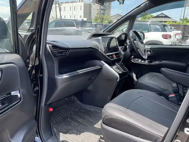 トヨタ ヴォクシー ZS 煌Ⅱ 熊本県 2020(令2)年 2.3万km ブラック ・スマートキー/・プッシュスタート/・プリクラッシュセーフティ/・レーンデパーチャーアラート/・パーキングサポートブレーキ/・コーナーセンサー/・オートマチックハイビーム/・先行車発進告知/・クルーズコントロール/・社外11インチメモリナビ/　【BVD・Bluetooth・USB・SD・HDMI・MSV】/・フルセグTV/・12.8インチフリップダウンモニター(PXH12X-R)/・バックカメラ/・ETC/・ドライブレコーダー(前後録画)/・両側パワースライドドア/・革調シートカバー/・LEDヘッドランプ/・フォグランプ/・純正マット/・純正バイザー/・保証書/取説