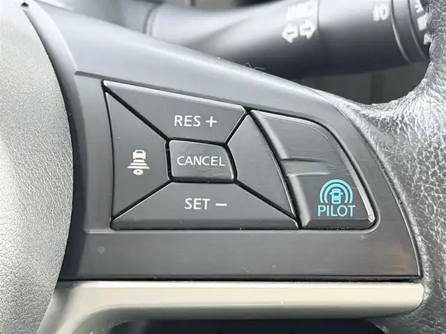 日産 セレナ e－パワー ハイウェイスター V 大阪府 2018(平30)年 6.7万km ブリリアントホワイトパール ProPILOT 純正9incナビTV 360カメラ デジタルインナーミラー シートヒーター ステアリングヒーター レーダークルコン 衝突軽減ブレーキ レーンアシスト 両側パワースライドドア パークアシスト クリアランスソナー