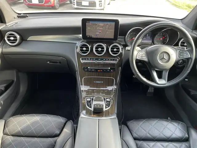 メルセデス・ベンツ ＧＬＣ２５０ 4マチックエディション1 福岡県 2016(平28)年 6.3万km 白 禁煙車/登録時走行距離：62450km/メーカーオプション純正ナビ/CD/DVD/フルセグTV/Bluetooth/Burmesterオーディオ/全方位カメラ/バックカメラ/ブラインドスポットモニター/ヘッドアップディスプレイ/ビルトインETC/衝突被害軽減システム/クリアランスソナー/横滑り防止装置/レーンキープアシスト/レーダークルーズコントロール/アイドリングストップ/LEDヘッドライト/オートライト/レザーシート/全席シートヒーター/前席パワーシート/前席シートメモリ/パドルシフト/サンルーフ/パワーバックドア/スマートキー/ディーラーオプション純正フロアマット(Designo)/純正20インチアルミホイール