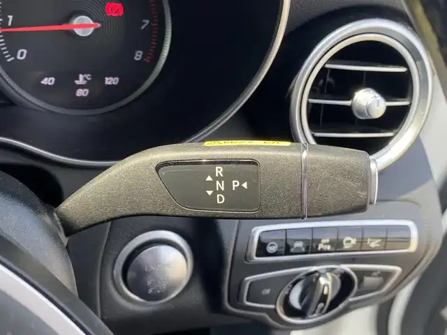 メルセデス・ベンツ ＧＬＣ２５０ 4マチックエディション1 福岡県 2016(平28)年 6.3万km 白 禁煙車/メーカーオプション純正ナビ/CD/DVD/フルセグTV/Bluetooth/Burmesterオーディオ/全方位カメラ/バックカメラ/ブラインドスポットモニター/ヘッドアップディスプレイ/ビルトインETC/衝突被害軽減システム/クリアランスソナー/横滑り防止装置/レーンキープアシスト/レーダークルーズコントロール/アイドリングストップ/LEDヘッドライト/オートライト/レザーシート/全席シートヒーター/前席パワーシート/前席シートメモリ/パドルシフト/サンルーフ/パワーバックドア/スマートキー/ディーラーオプション純正フロアマット(Designo)/純正20インチアルミホイール