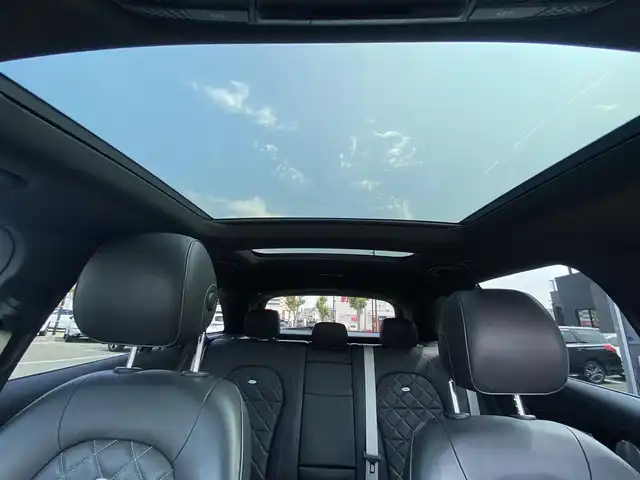 メルセデス・ベンツ ＧＬＣ２５０ 4マチックエディション1 福岡県 2016(平28)年 6.3万km 白 禁煙車/メーカーオプション純正ナビ/CD/DVD/フルセグTV/Bluetooth/Burmesterオーディオ/全方位カメラ/バックカメラ/ブラインドスポットモニター/ヘッドアップディスプレイ/ビルトインETC/衝突被害軽減システム/クリアランスソナー/横滑り防止装置/レーンキープアシスト/レーダークルーズコントロール/アイドリングストップ/LEDヘッドライト/オートライト/レザーシート/全席シートヒーター/前席パワーシート/前席シートメモリ/パドルシフト/サンルーフ/パワーバックドア/スマートキー/ディーラーオプション純正フロアマット(Designo)/純正20インチアルミホイール