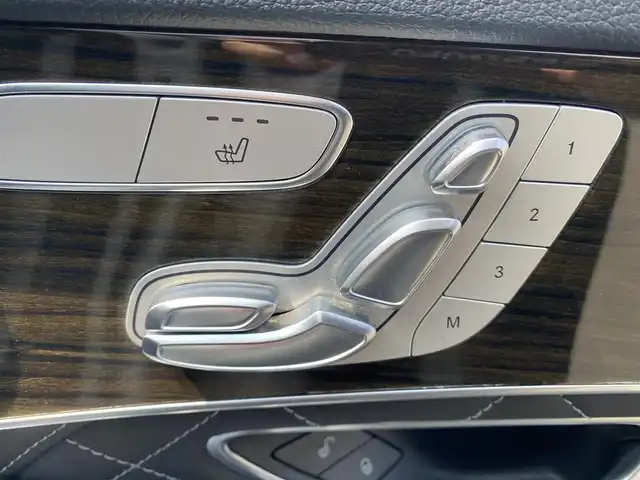 メルセデス・ベンツ ＧＬＣ２５０ 4マチックエディション1 福岡県 2016(平28)年 6.3万km 白 禁煙車/メーカーオプション純正ナビ/CD/DVD/フルセグTV/Bluetooth/Burmesterオーディオ/全方位カメラ/バックカメラ/ブラインドスポットモニター/ヘッドアップディスプレイ/ビルトインETC/衝突被害軽減システム/クリアランスソナー/横滑り防止装置/レーンキープアシスト/レーダークルーズコントロール/アイドリングストップ/LEDヘッドライト/オートライト/レザーシート/全席シートヒーター/前席パワーシート/前席シートメモリ/パドルシフト/サンルーフ/パワーバックドア/スマートキー/ディーラーオプション純正フロアマット(Designo)/純正20インチアルミホイール