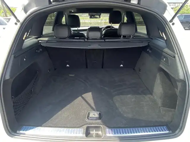 メルセデス・ベンツ ＧＬＣ２５０ 4マチックエディション1 福岡県 2016(平28)年 6.3万km 白 禁煙車/メーカーオプション純正ナビ/CD/DVD/フルセグTV/Bluetooth/Burmesterオーディオ/全方位カメラ/バックカメラ/ブラインドスポットモニター/ヘッドアップディスプレイ/ビルトインETC/衝突被害軽減システム/クリアランスソナー/横滑り防止装置/レーンキープアシスト/レーダークルーズコントロール/アイドリングストップ/LEDヘッドライト/オートライト/レザーシート/全席シートヒーター/前席パワーシート/前席シートメモリ/パドルシフト/サンルーフ/パワーバックドア/スマートキー/ディーラーオプション純正フロアマット(Designo)/純正20インチアルミホイール