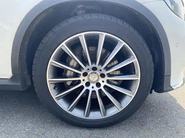 メルセデス・ベンツ ＧＬＣ２５０ 4マチックエディション1 福岡県 2016(平28)年 6.3万km 白 禁煙車/メーカーオプション純正ナビ/CD/DVD/フルセグTV/Bluetooth/Burmesterオーディオ/全方位カメラ/バックカメラ/ブラインドスポットモニター/ヘッドアップディスプレイ/ビルトインETC/衝突被害軽減システム/クリアランスソナー/横滑り防止装置/レーンキープアシスト/レーダークルーズコントロール/アイドリングストップ/LEDヘッドライト/オートライト/レザーシート/全席シートヒーター/前席パワーシート/前席シートメモリ/パドルシフト/サンルーフ/パワーバックドア/スマートキー/ディーラーオプション純正フロアマット(Designo)/純正20インチアルミホイール