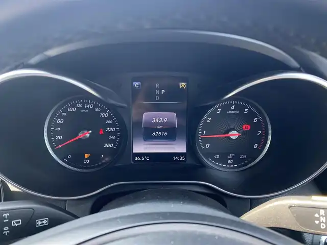 メルセデス・ベンツ ＧＬＣ２５０ 4マチックエディション1 福岡県 2016(平28)年 6.3万km 白 禁煙車/メーカーオプション純正ナビ/CD/DVD/フルセグTV/Bluetooth/Burmesterオーディオ/全方位カメラ/バックカメラ/ブラインドスポットモニター/ヘッドアップディスプレイ/ビルトインETC/衝突被害軽減システム/クリアランスソナー/横滑り防止装置/レーンキープアシスト/レーダークルーズコントロール/アイドリングストップ/LEDヘッドライト/オートライト/レザーシート/全席シートヒーター/前席パワーシート/前席シートメモリ/パドルシフト/サンルーフ/パワーバックドア/スマートキー/ディーラーオプション純正フロアマット(Designo)/純正20インチアルミホイール
