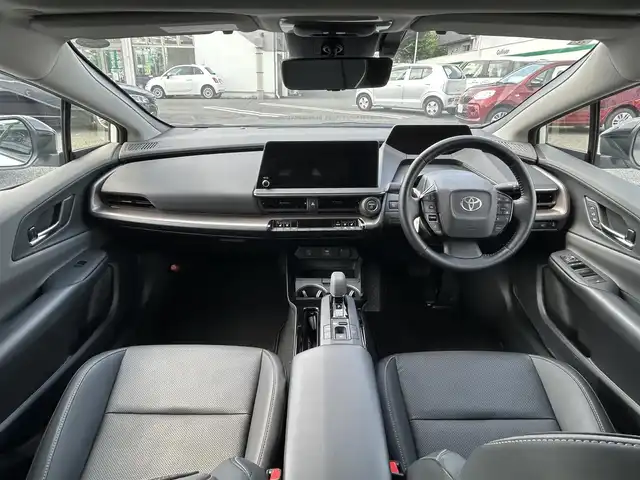 トヨタ プリウス Z 東京都 2023(令5)年 1.7万km プラチナホワイトパールマイカ ワンオーナー/純正フルセグTVナビ/（USB/Bluetooth/type-c）/純正19インチアルミホイール/純正フロアマット/モデリスタサイドスカートエアロ/ガラスルーフ/アラウンドビューモニター/追従式クルーズコントロール/クリアランスソナー/レーンキープアシスト/ビルトインETC2.0/バックカメラ/電動リアゲート/パワーシート/シートヒーター/エアシート/ワイヤレスチャージャー/オートLEDライト/オートマチックハイビーム/横滑り防止装置/衝突被害軽減システム/スマートキー/スペアキー１本/保証書