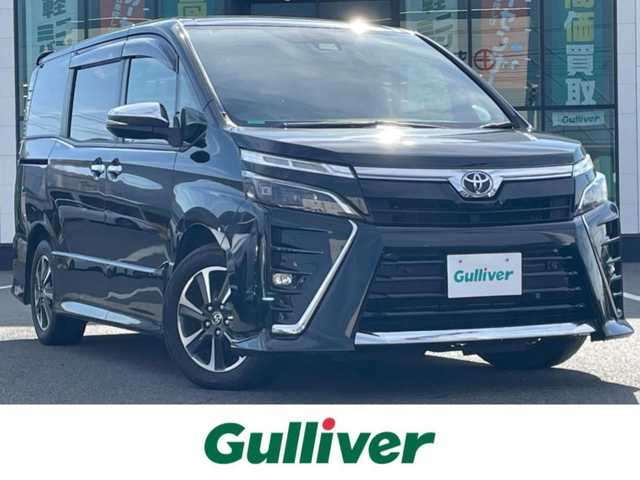 トヨタ ヴォクシー ZS 煌Ⅱ 岡山県 2020(令2)年 9.5万km ブラック 登録時走行距離：94719km/禁煙車/純正9インチナビ(型番：NSZT-Y68T)/　(CD/DVD/フルセグTV/Bluetooth)/バックカメラ/クルーズコントロール/衝突被害軽減システム/車線逸脱警報（レーンキープアシスト）/コーナーセンサー/ビルトインETC/両側パワースライドドア/革巻きステアリング/ステアリングスイッチ/純正LEDヘッドライト/フォグライト/オートライト/オートマチックハイビーム/プッシュスタート/スマートキー/MTモード付きAT/アイドリングストップ/純正アルミホイール 16インチ/ドアバイザー/ロールサンシェード/ウインカーミラー/電動格納ミラー/オートリトラミラー/純正フロアマット/横滑防止装置/盗難防止装置/取扱説明書/ナビ取扱説明書/新車時整備手帳（保証書）