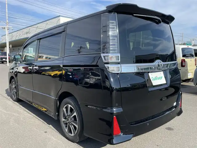 トヨタ ヴォクシー ZS 煌Ⅱ 岡山県 2020(令2)年 9.5万km ブラック 登録時走行距離：94719km/禁煙車/純正9インチナビ(型番：NSZT-Y68T)/　(CD/DVD/フルセグTV/Bluetooth)/バックカメラ/クルーズコントロール/衝突被害軽減システム/車線逸脱警報（レーンキープアシスト）/コーナーセンサー/ビルトインETC/両側パワースライドドア/革巻きステアリング/ステアリングスイッチ/純正LEDヘッドライト/フォグライト/オートライト/オートマチックハイビーム/プッシュスタート/スマートキー/MTモード付きAT/アイドリングストップ/純正アルミホイール 16インチ/ドアバイザー/ロールサンシェード/ウインカーミラー/電動格納ミラー/オートリトラミラー/純正フロアマット/横滑防止装置/盗難防止装置/取扱説明書/ナビ取扱説明書/新車時整備手帳（保証書）