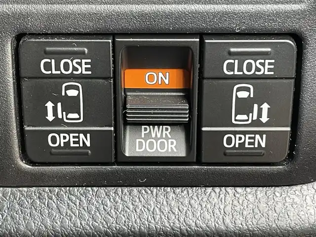 トヨタ ヴォクシー ZS 煌Ⅱ 岡山県 2020(令2)年 9.5万km ブラック 登録時走行距離：94719km/禁煙車/純正9インチナビ(型番：NSZT-Y68T)/　(CD/DVD/フルセグTV/Bluetooth)/バックカメラ/クルーズコントロール/衝突被害軽減システム/車線逸脱警報（レーンキープアシスト）/コーナーセンサー/ビルトインETC/両側パワースライドドア/革巻きステアリング/ステアリングスイッチ/純正LEDヘッドライト/フォグライト/オートライト/オートマチックハイビーム/プッシュスタート/スマートキー/MTモード付きAT/アイドリングストップ/純正アルミホイール 16インチ/ドアバイザー/ロールサンシェード/ウインカーミラー/電動格納ミラー/オートリトラミラー/純正フロアマット/横滑防止装置/盗難防止装置/取扱説明書/ナビ取扱説明書/新車時整備手帳（保証書）