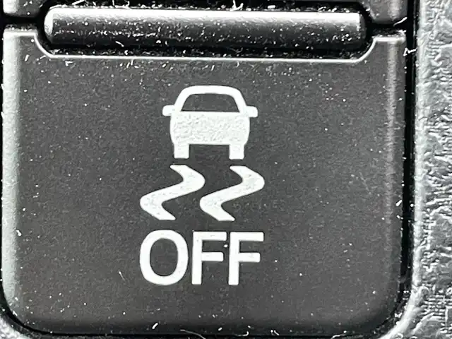 トヨタ ヴォクシー ZS 煌Ⅱ 岡山県 2020(令2)年 9.5万km ブラック 登録時走行距離：94719km/禁煙車/純正9インチナビ(型番：NSZT-Y68T)/　(CD/DVD/フルセグTV/Bluetooth)/バックカメラ/クルーズコントロール/衝突被害軽減システム/車線逸脱警報（レーンキープアシスト）/コーナーセンサー/ビルトインETC/両側パワースライドドア/革巻きステアリング/ステアリングスイッチ/純正LEDヘッドライト/フォグライト/オートライト/オートマチックハイビーム/プッシュスタート/スマートキー/MTモード付きAT/アイドリングストップ/純正アルミホイール 16インチ/ドアバイザー/ロールサンシェード/ウインカーミラー/電動格納ミラー/オートリトラミラー/純正フロアマット/横滑防止装置/盗難防止装置/取扱説明書/ナビ取扱説明書/新車時整備手帳（保証書）