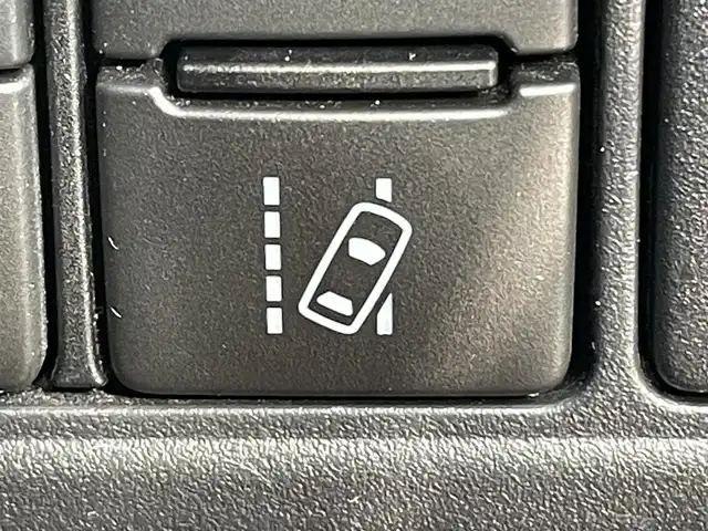 トヨタ ヴォクシー ZS 煌Ⅱ 岡山県 2020(令2)年 9.5万km ブラック 登録時走行距離：94719km/禁煙車/純正9インチナビ(型番：NSZT-Y68T)/　(CD/DVD/フルセグTV/Bluetooth)/バックカメラ/クルーズコントロール/衝突被害軽減システム/車線逸脱警報（レーンキープアシスト）/コーナーセンサー/ビルトインETC/両側パワースライドドア/革巻きステアリング/ステアリングスイッチ/純正LEDヘッドライト/フォグライト/オートライト/オートマチックハイビーム/プッシュスタート/スマートキー/MTモード付きAT/アイドリングストップ/純正アルミホイール 16インチ/ドアバイザー/ロールサンシェード/ウインカーミラー/電動格納ミラー/オートリトラミラー/純正フロアマット/横滑防止装置/盗難防止装置/取扱説明書/ナビ取扱説明書/新車時整備手帳（保証書）