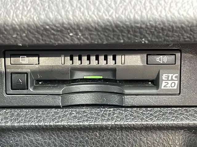 トヨタ ヴォクシー ZS 煌Ⅱ 岡山県 2020(令2)年 9.5万km ブラック 登録時走行距離：94719km/禁煙車/純正9インチナビ(型番：NSZT-Y68T)/　(CD/DVD/フルセグTV/Bluetooth)/バックカメラ/クルーズコントロール/衝突被害軽減システム/車線逸脱警報（レーンキープアシスト）/コーナーセンサー/ビルトインETC/両側パワースライドドア/革巻きステアリング/ステアリングスイッチ/純正LEDヘッドライト/フォグライト/オートライト/オートマチックハイビーム/プッシュスタート/スマートキー/MTモード付きAT/アイドリングストップ/純正アルミホイール 16インチ/ドアバイザー/ロールサンシェード/ウインカーミラー/電動格納ミラー/オートリトラミラー/純正フロアマット/横滑防止装置/盗難防止装置/取扱説明書/ナビ取扱説明書/新車時整備手帳（保証書）