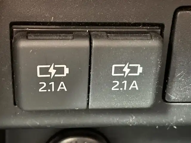 トヨタ ヴォクシー ZS 煌Ⅱ 岡山県 2020(令2)年 9.5万km ブラック 登録時走行距離：94719km/禁煙車/純正9インチナビ(型番：NSZT-Y68T)/　(CD/DVD/フルセグTV/Bluetooth)/バックカメラ/クルーズコントロール/衝突被害軽減システム/車線逸脱警報（レーンキープアシスト）/コーナーセンサー/ビルトインETC/両側パワースライドドア/革巻きステアリング/ステアリングスイッチ/純正LEDヘッドライト/フォグライト/オートライト/オートマチックハイビーム/プッシュスタート/スマートキー/MTモード付きAT/アイドリングストップ/純正アルミホイール 16インチ/ドアバイザー/ロールサンシェード/ウインカーミラー/電動格納ミラー/オートリトラミラー/純正フロアマット/横滑防止装置/盗難防止装置/取扱説明書/ナビ取扱説明書/新車時整備手帳（保証書）